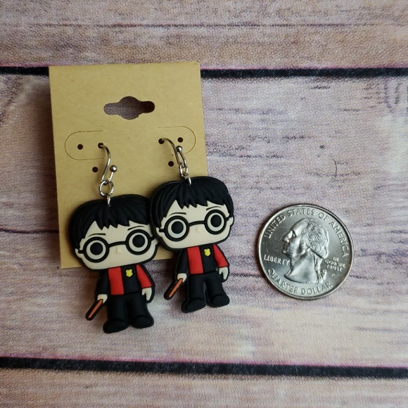 New PVC Harry Potter Gryffindor Dangle Earrings - Picture 4 of 5